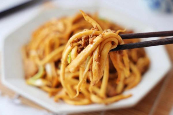 天氣熱不知道吃什麼，這樣的家常小炒一定要試試，開胃下飯