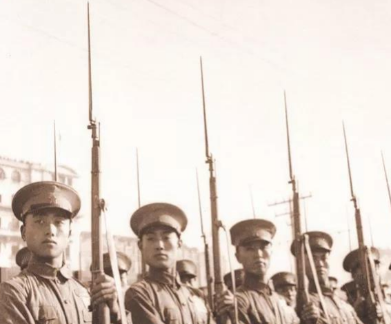 特殊年代！一場“低調”的閱兵式，卻對人民軍隊發展意義重大