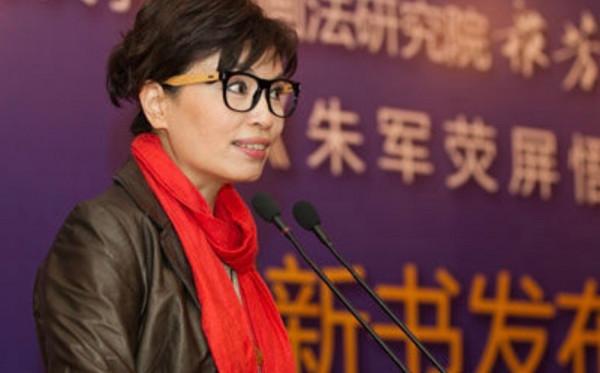 央視國臉李瑞英：《新聞聯播》開播前聽聞兒子墜樓，含淚堅守崗位