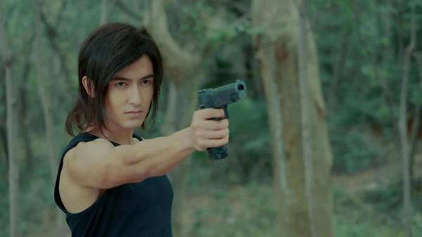 米熱：與迪麗熱巴同為新疆人的同班同學，參演多部大熱劇始終沒火