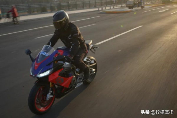 阿普利亞RS660，帥氣的&OpenCurlyDoubleQuote;狠&rdquo;角色