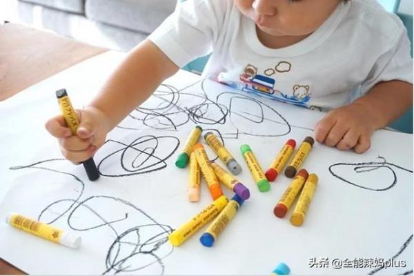 ​孩子手臂發現這種“畫”，可能暗含“偽自虐”心理，家長要警惕