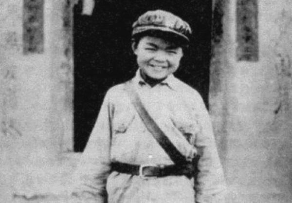 10歲小孩自稱是紅軍並走完了長征，毛主席問誰能證明，小孩：賀龍
