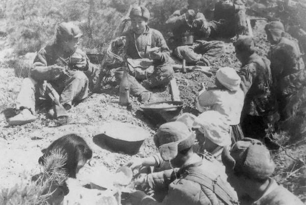 1990年,他時隔40年找到老部隊:中學課文裡說我犧牲,我還活著呢 1990年,他時隔40年找到老部隊:中學課文裡說我犧牲,我還活著呢