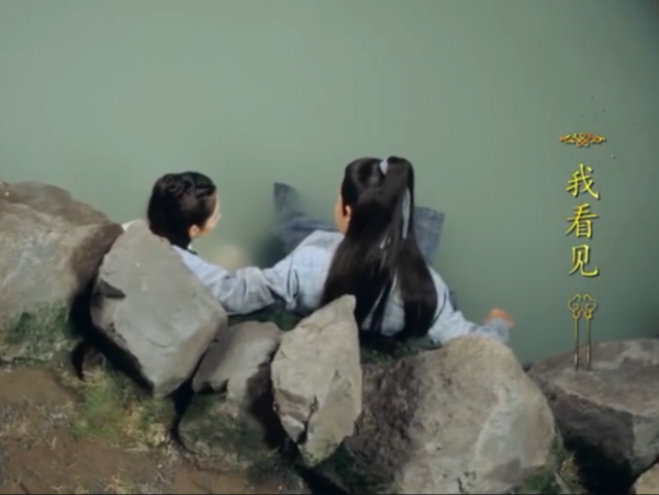 男藝人拍戲為顯高太拼！偶像劇男主踩推車走路，有人屁股下墊石頭