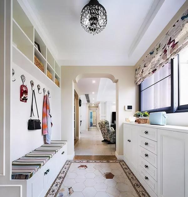 初次參觀朋友的新房,一進門,就看到一個玄關櫃比衣帽間還能裝 初次參觀朋友的新房,一進門,就看到一個玄關櫃比衣帽間還能裝