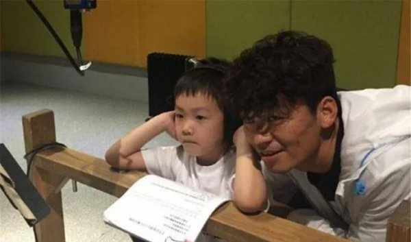 王寶強離婚後，女兒跟媽媽，兒子跟爸爸，如今倆孩子差距有多大？