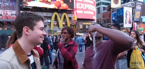 美國小夥認為中國食物不好吃,巨資買毛蛋讓老外吃,結果直呼真香 美國小夥認為中國食物不好吃,巨資買毛蛋讓老外吃,結果直呼真香