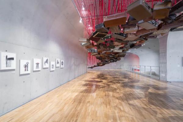 鹽田千春:紅與黑之間 缺席中的存在 鹽田千春:紅與黑之間 缺席中的存在