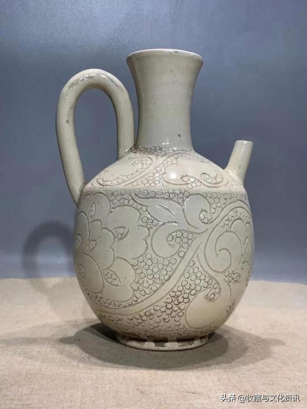 磁州窯白釉珍珠底刻花執壺鑑賞