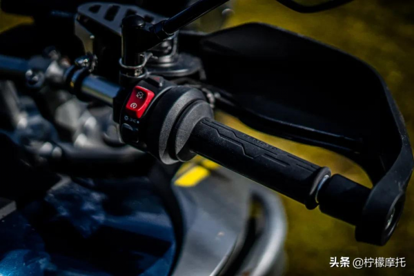 不該賣這價!春風800MT:只有騎過才能感受它的與眾不同 不該賣這價!春風800MT:只有騎過才能感受它的與眾不同