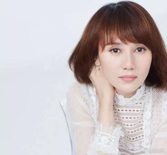 偶像包袱有多重?楊冪新劇的醫生造型被吐槽,網友讓她學學袁泉 偶像包袱有多重?楊冪新劇的醫生造型被吐槽,網友讓她學學袁泉