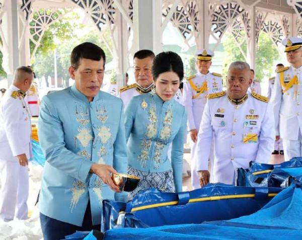 為什麼拉瑪十世不讓女侍衛留長髮？網友提出了評論，還挺有道理的