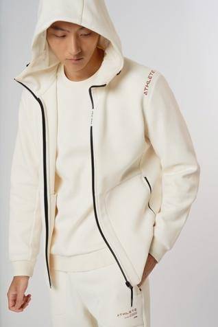 用科技釋放型格李寧推出空氣纖維運動套裝