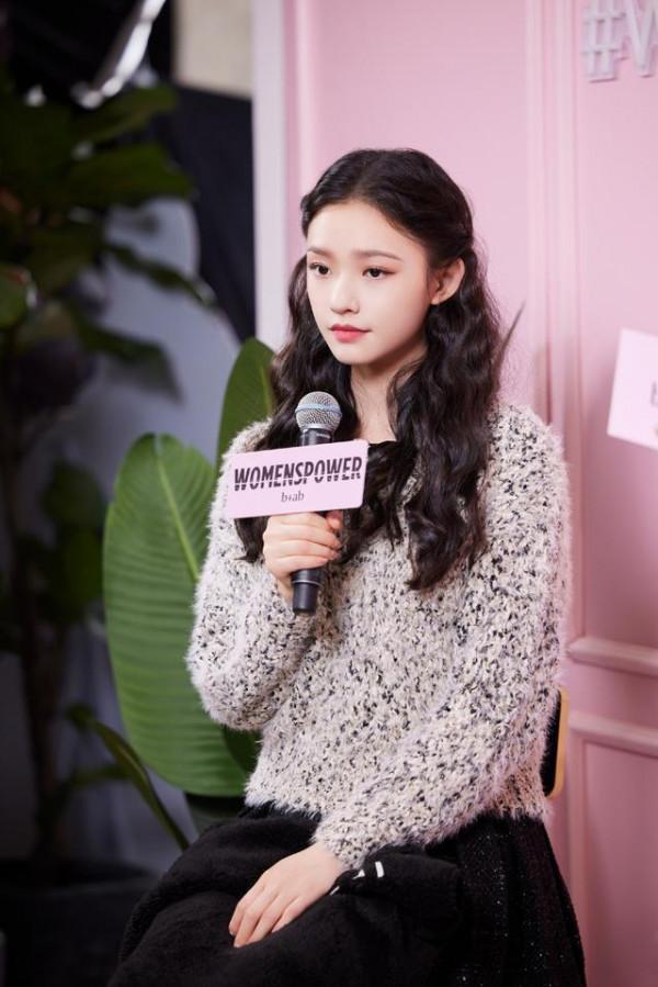 林允不愧是星爺看中的人,穿毛絨上衣+短裙清純依舊,咋看咋驚豔 林允不愧是星爺看中的人,穿毛絨上衣+短裙清純依舊,咋看咋驚豔