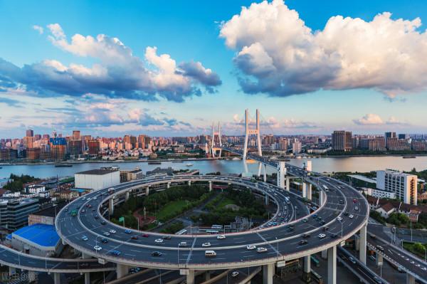 中國第5個一線城市“爭奪戰”，南京、武漢上榜，你最看好誰？