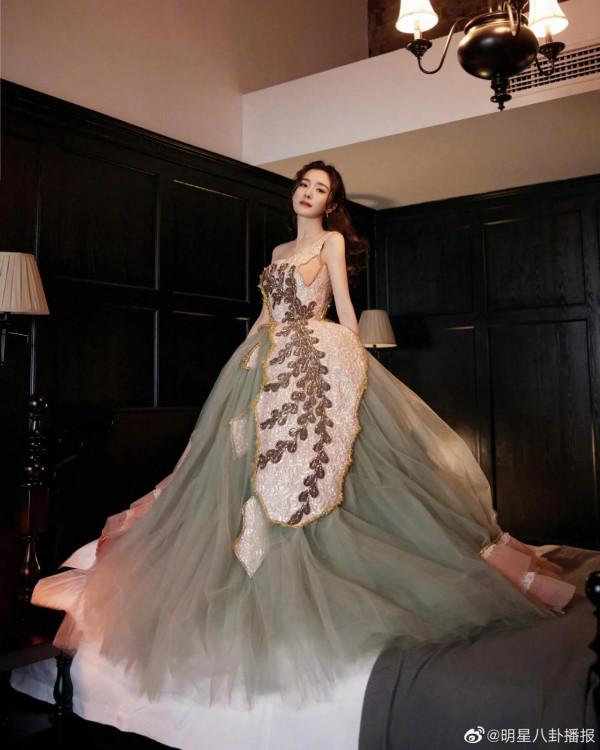 進來打分!2022跨年演唱會穿搭大比拼誰會是滿分? 進來打分!2022跨年演唱會穿搭大比拼誰會是滿分?