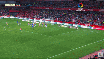 超離譜踢丟點球 沖天炮直飛二層看臺還怨草坪 超離譜踢丟點球 沖天炮直飛二層看臺還怨草坪