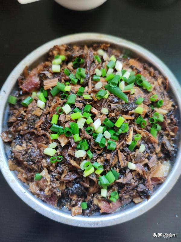 梅菜扣肉。做好的扣肉色澤紅亮誘人好吃