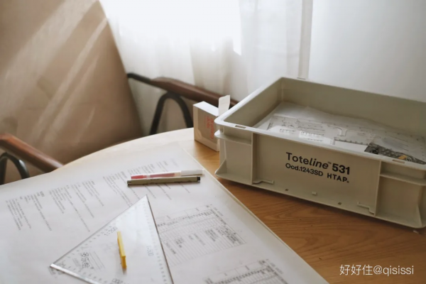 小戶型打造多功能客廳：辦公休閒用餐，1㎡都不浪費