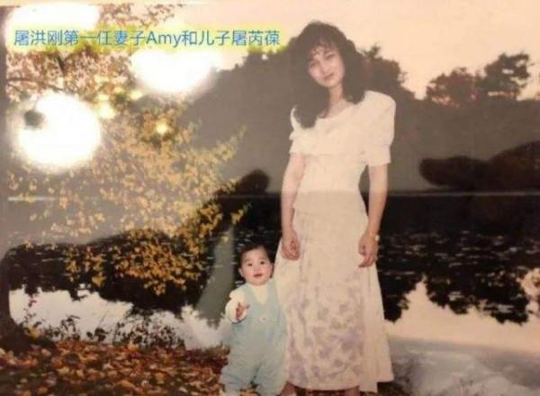 屠洪剛的兒子屠芮葆：9歲時母親離世，他在繼母方舒眼裡一夜長大