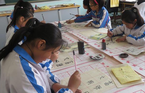 小學生罰抄“羅”字火了,寫出了三維立體感,這字好像有了靈魂 小學生罰抄“羅”字火了,寫出了三維立體感,這字好像有了靈魂