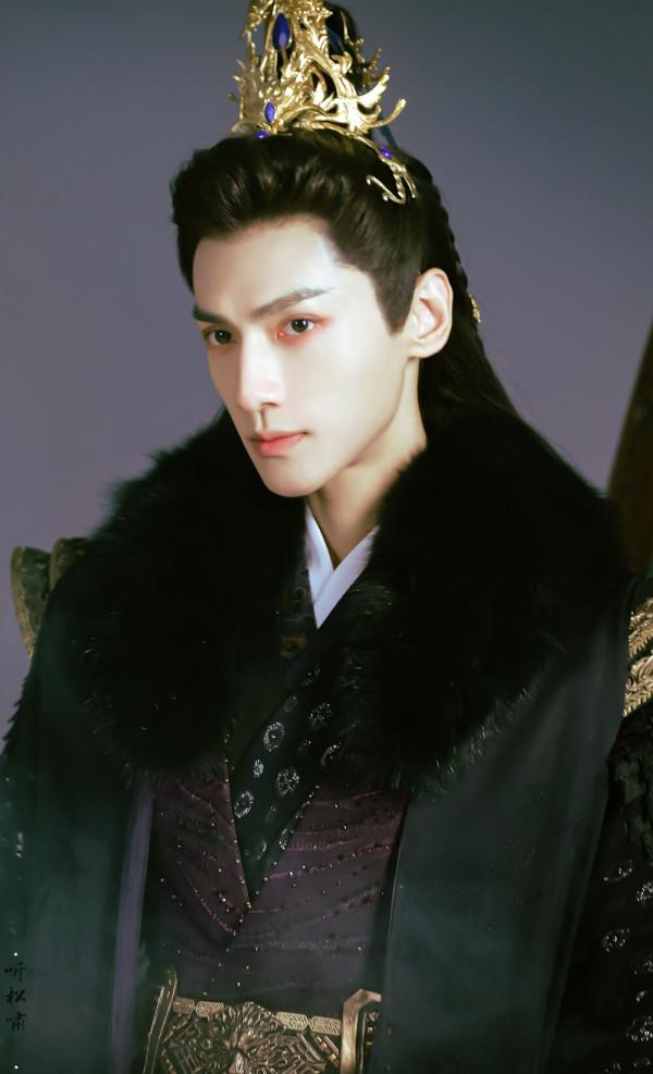 熬過了2021年的“古偶醜男潮”，2022年終於可以上岸狂歡了