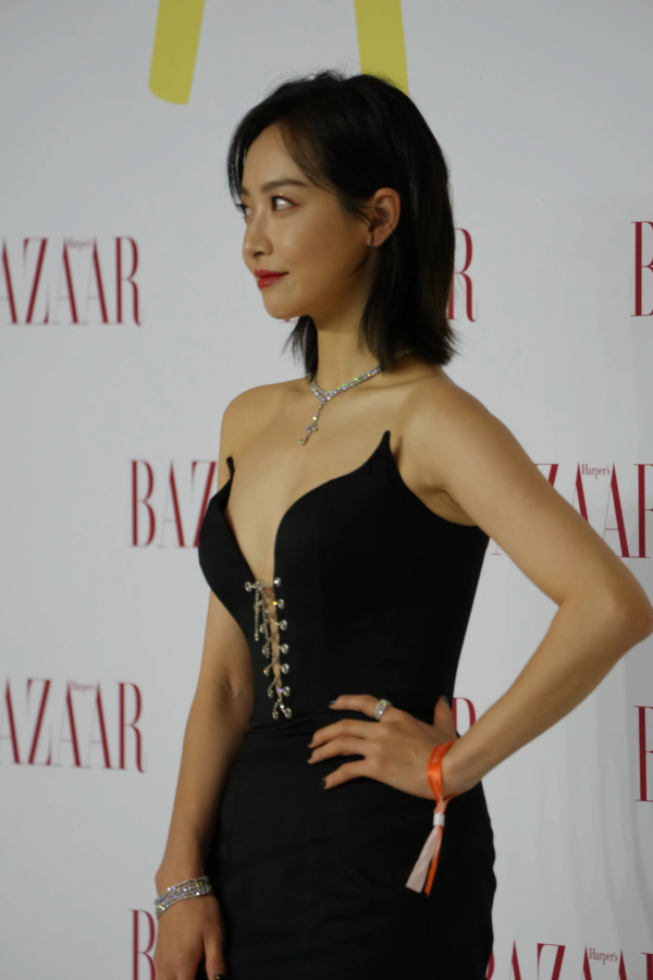 宋茜紅毯上班與機場私圖，你更喜歡哪個狀態下的她