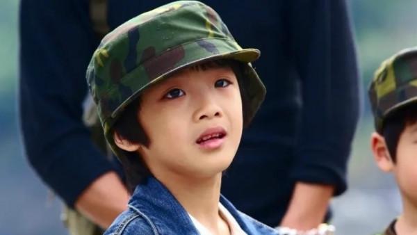 吳鎮宇兒子費曼近照曝光，變胖網友表示認不出，五官精緻似母親