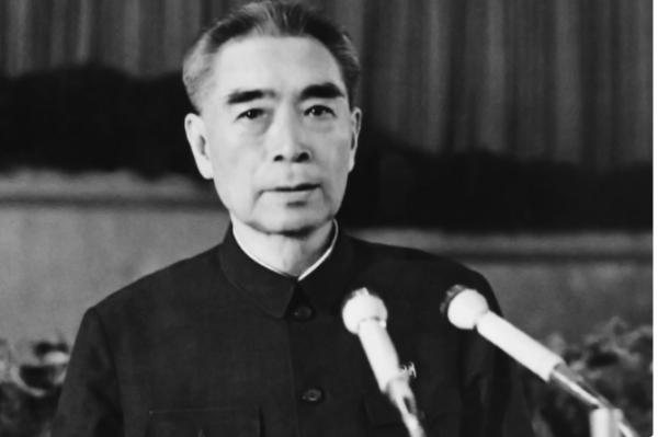 83年王光美重返毛主席故居，臨走留下一句話：您永遠的學生王光美