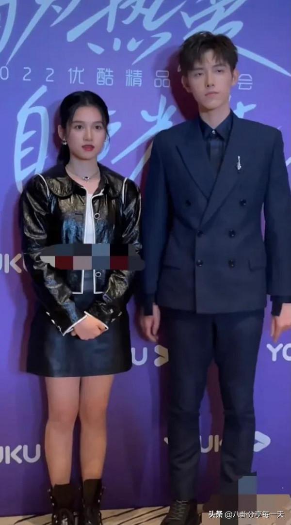 女星生圖比美:楊紫臉部僵硬,熱依扎髮際線感人,被熱巴驚到了 女星生圖比美:楊紫臉部僵硬,熱依扎髮際線感人,被熱巴驚到了