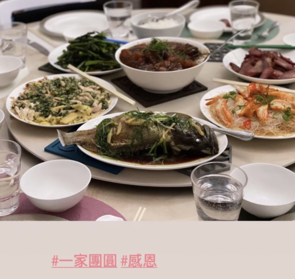 霍啟剛8歲兒子彈琴為祖國慶生,罕見露臉笑容天真,越發像霍英東 霍啟剛8歲兒子彈琴為祖國慶生,罕見露臉笑容天真,越發像霍英東