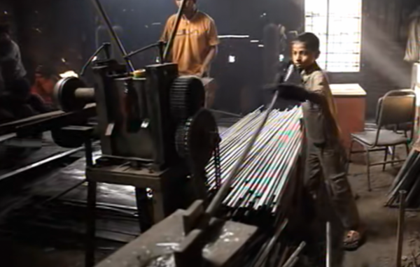 童工成災的孟加拉,孩子會走路就要幹活,沒有夢想只為生存 童工成災的孟加拉,孩子會走路就要幹活,沒有夢想只為生存