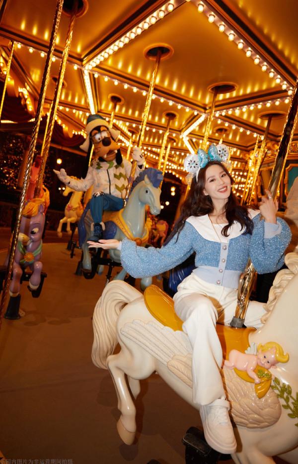 劉詩詩迪士尼隨拍