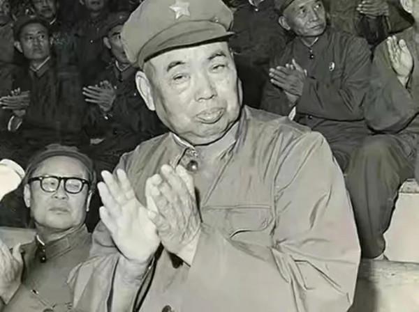 在南京,許世友請彭德懷吃飯,彭老總為何說:我們是“出家人”嘍 在南京,許世友請彭德懷吃飯,彭老總為何說:我們是“出家人”嘍