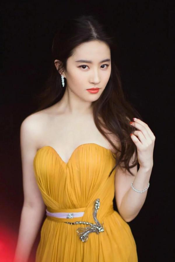 神仙姐姐劉亦菲氣質優雅