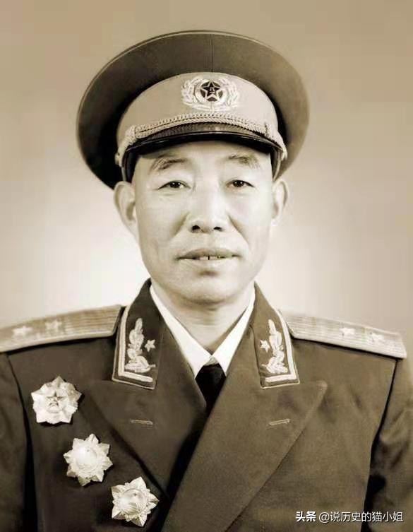 1955年授銜，孔慶德自認為能被授校官就知足了，卻被破格授予中將