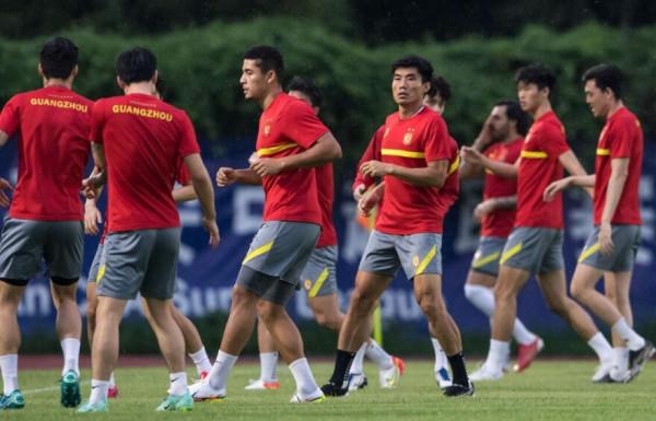 曝恆大徹底不玩了！欠薪3個月只發礦泉水，球員可以隨時解約走人