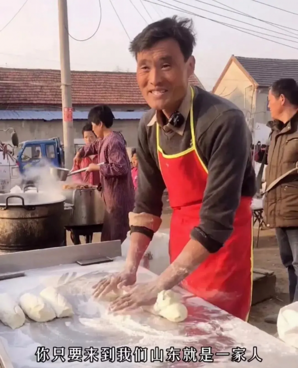 &OpenCurlyDoubleQuote;3元一碗麵&rdquo;拉麵哥粉絲破200萬，人潮褪去，他比你想象得更難