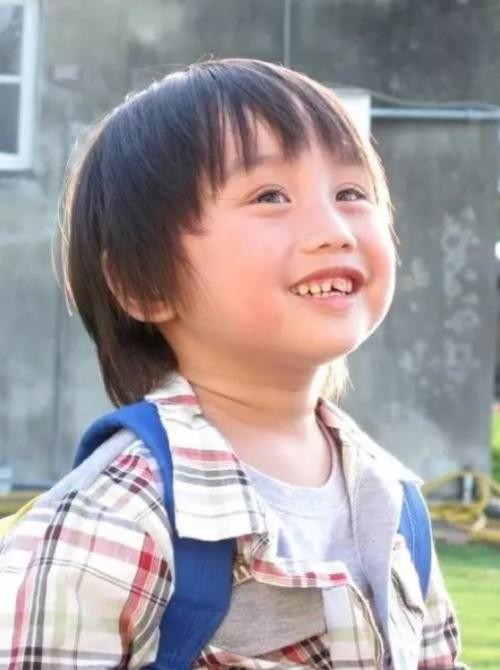 侯高俊傑：9歲搭檔周杰倫上春晚，為成名父母賣房，他現狀如何？