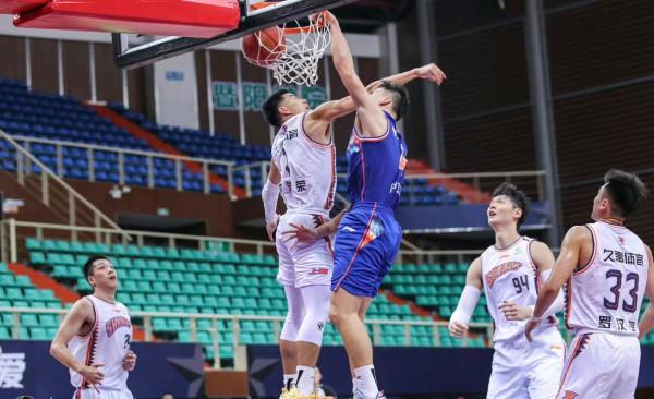 CBA今日5場大戰！楊鳴召回主將激戰上海，新疆雙雄傷退勝負難料