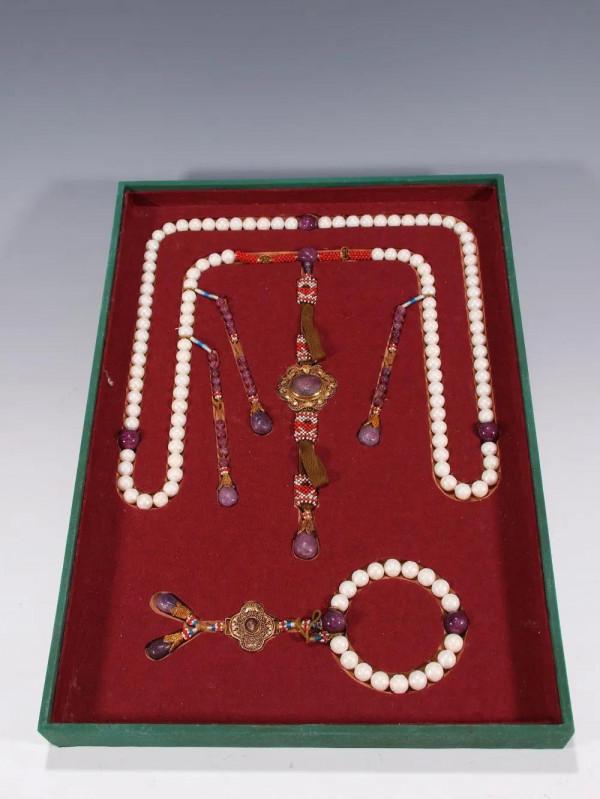 歡迎各位老師欣賞隨評～清代 宮廷風格碧璽朝珠一盤