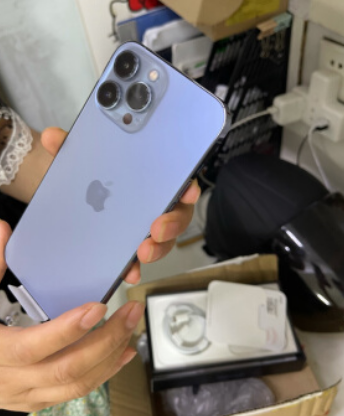 入手頂配Phone 13Pro Max:續航能力非常強,沒有綠屏,但是太沉了 入手頂配Phone 13Pro Max:續航能力非常強,沒有綠屏,但是太沉了