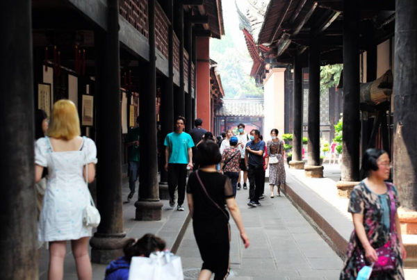 6年前,90後四川小夥楊灘,娶了80後英國女歌手,後來過得好嗎? 6年前,90後四川小夥楊灘,娶了80後英國女歌手,後來過得好嗎?