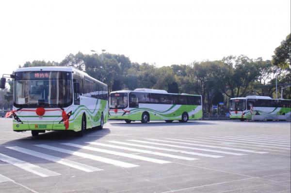 申崇線再添新運力，又一批新能源公交車順利抵達