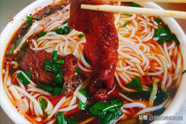 雲南這家米線店用心在做耙豬腳,日賣2000碗,有人跑900公里來吃 雲南這家米線店用心在做耙豬腳,日賣2000碗,有人跑900公里來吃