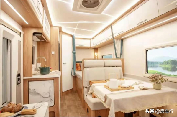 超大車內空間，坐擁舒適睡眠，上汽大通MAXUS生活家H60輕卡房車