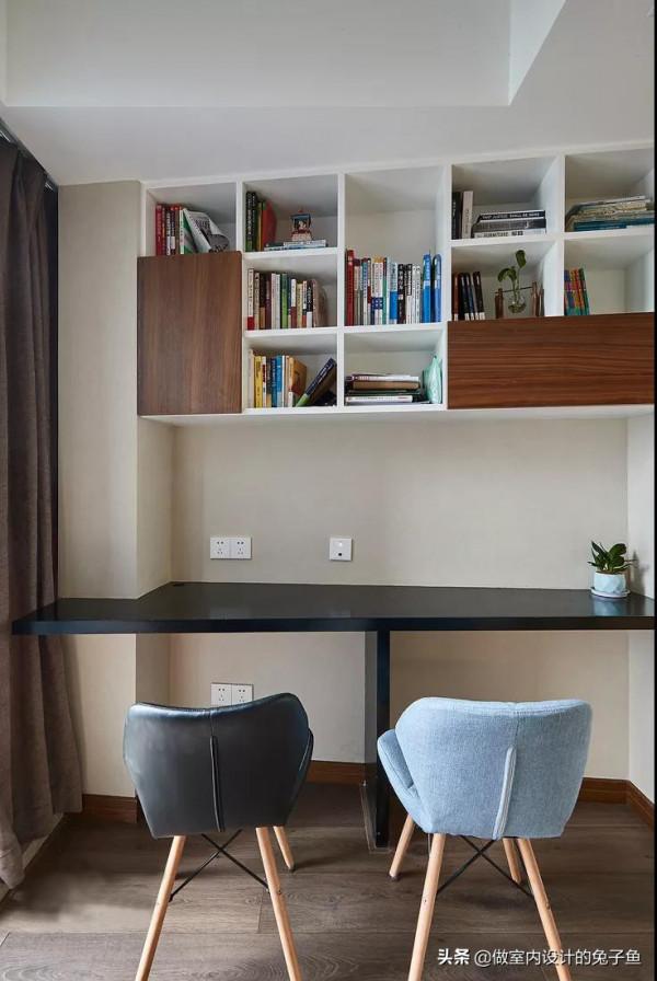 想在小臥室設定書桌、書櫃，又擔心放不下？這樣的設計“完美”
