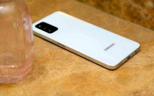 6400萬四攝&plus;1TB拓展，高水平手機價格滑落，跌至1319元