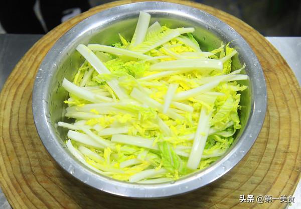 便宜的白菜也能做美味，大廚教你做魚香白菜，酸辣下飯，口感清脆
